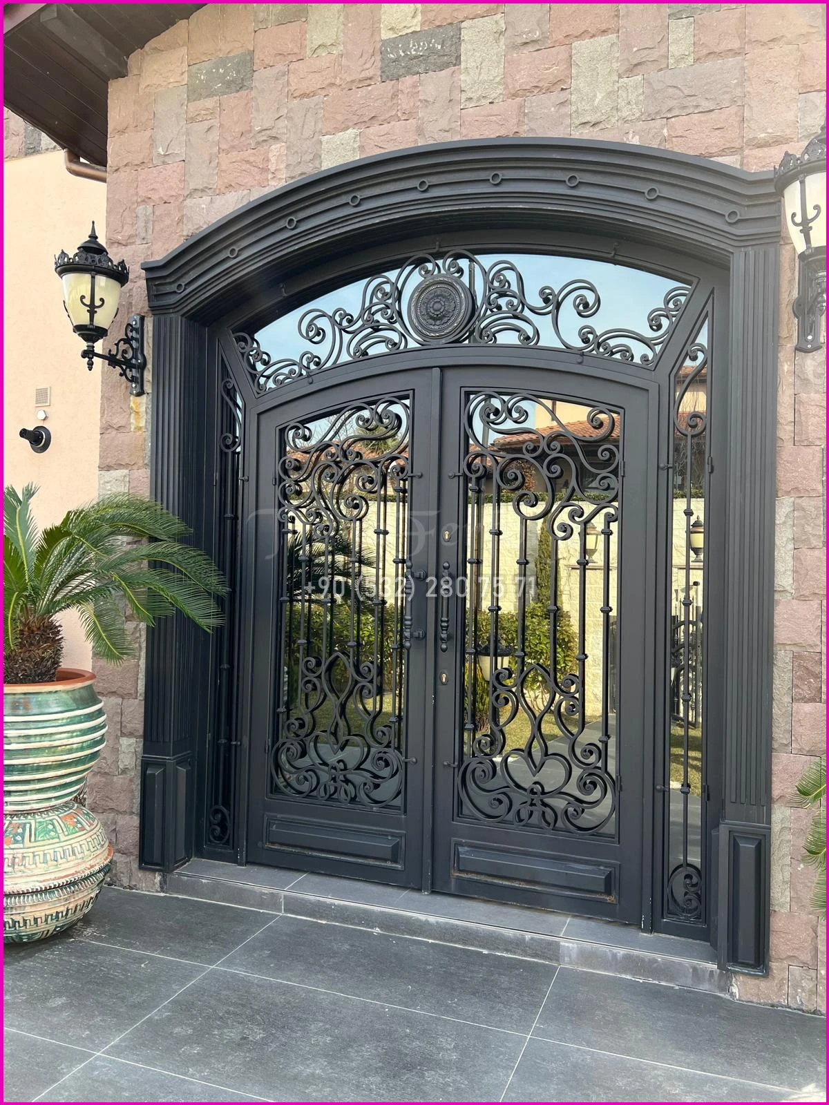 Demir Kapı Modellerinde Renk ve Doku Uyumunun Önemi